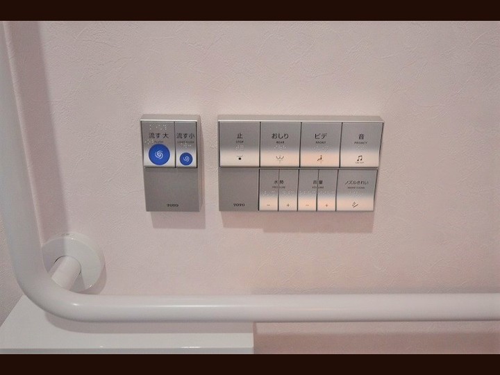 １階 バリアフリー 多目的トイレのリモコン