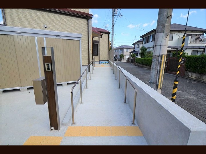 車椅子用のスロープ