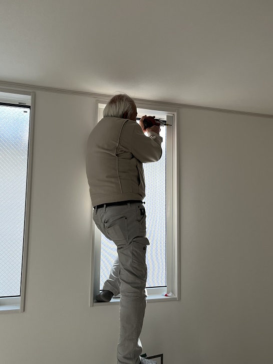 廣田様邸ロールスクリーン取付10