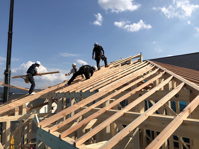 奈村工務店　棟上げ